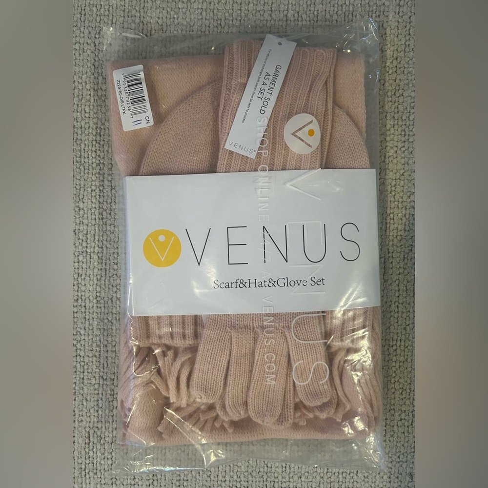 Venus Pink Scarf, Hat & Glove Set NWT💗 - Picture 2 of 2